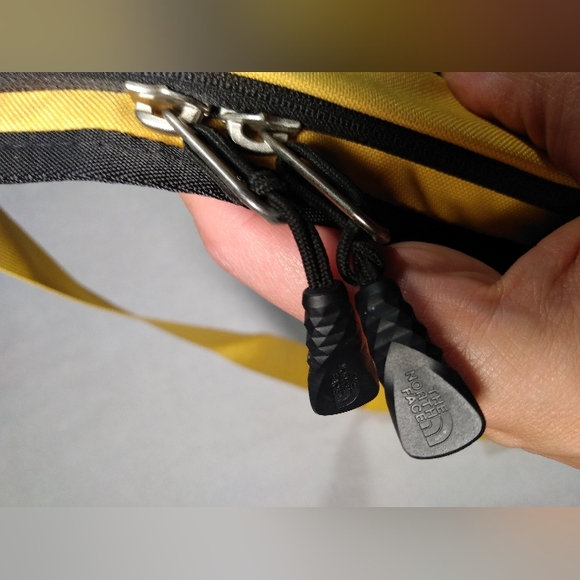 The NORTH FACE Yellow Script Waterproof Fanny Pack Crossbody waist purse… - Picture 4 of 13